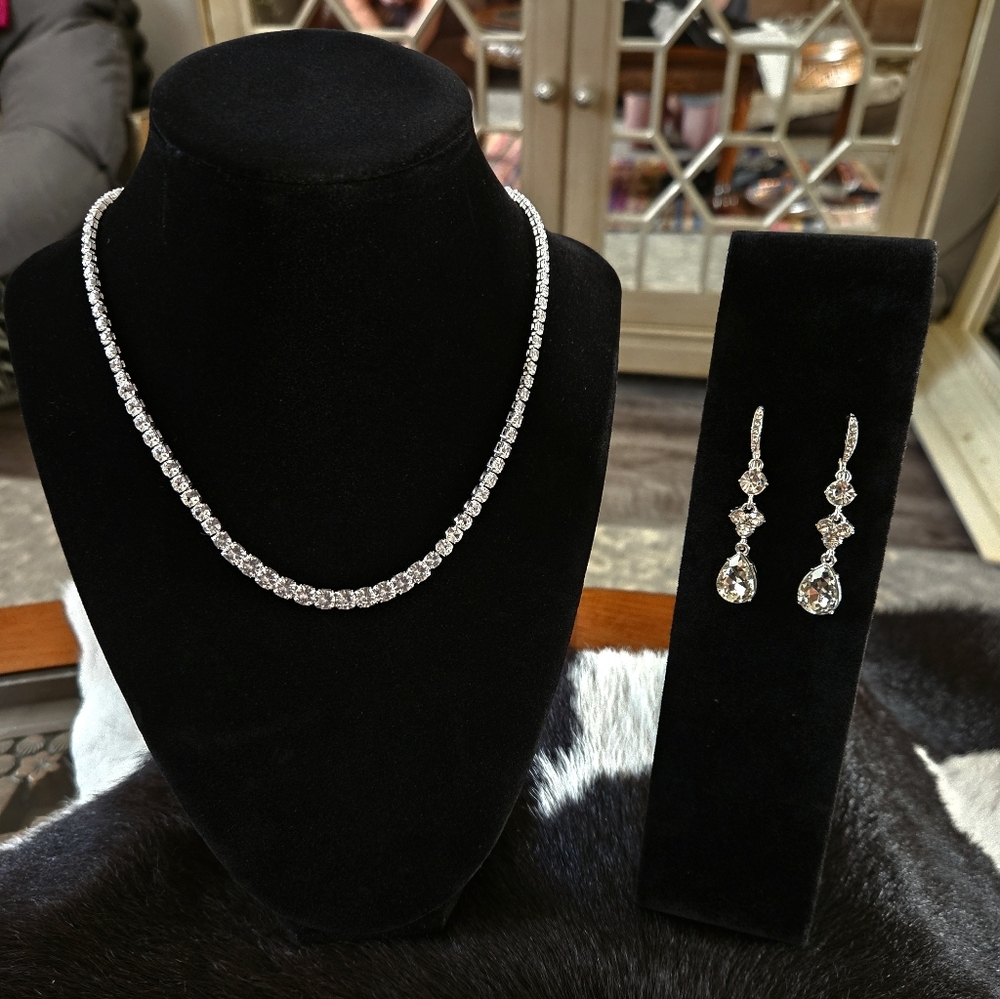 NWT & NWOT CLAIRE'S Jewelry Rhinestone Necklace & Earrings 2pc Set Silver Color